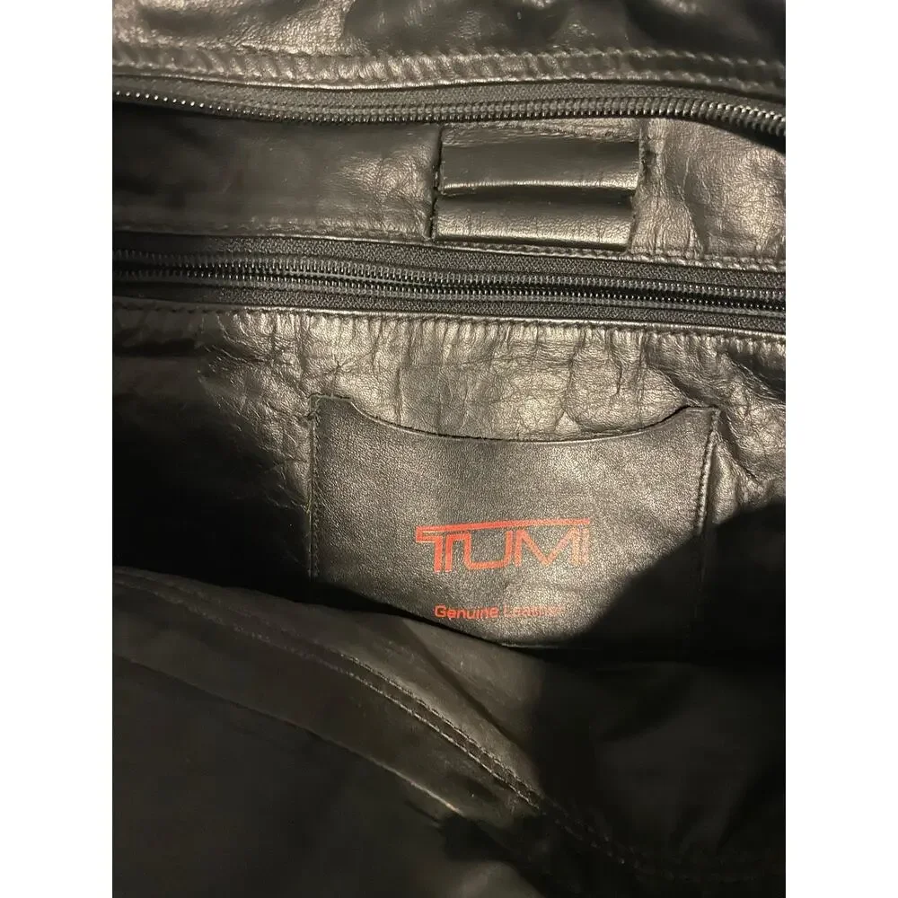 Tumi Black 21